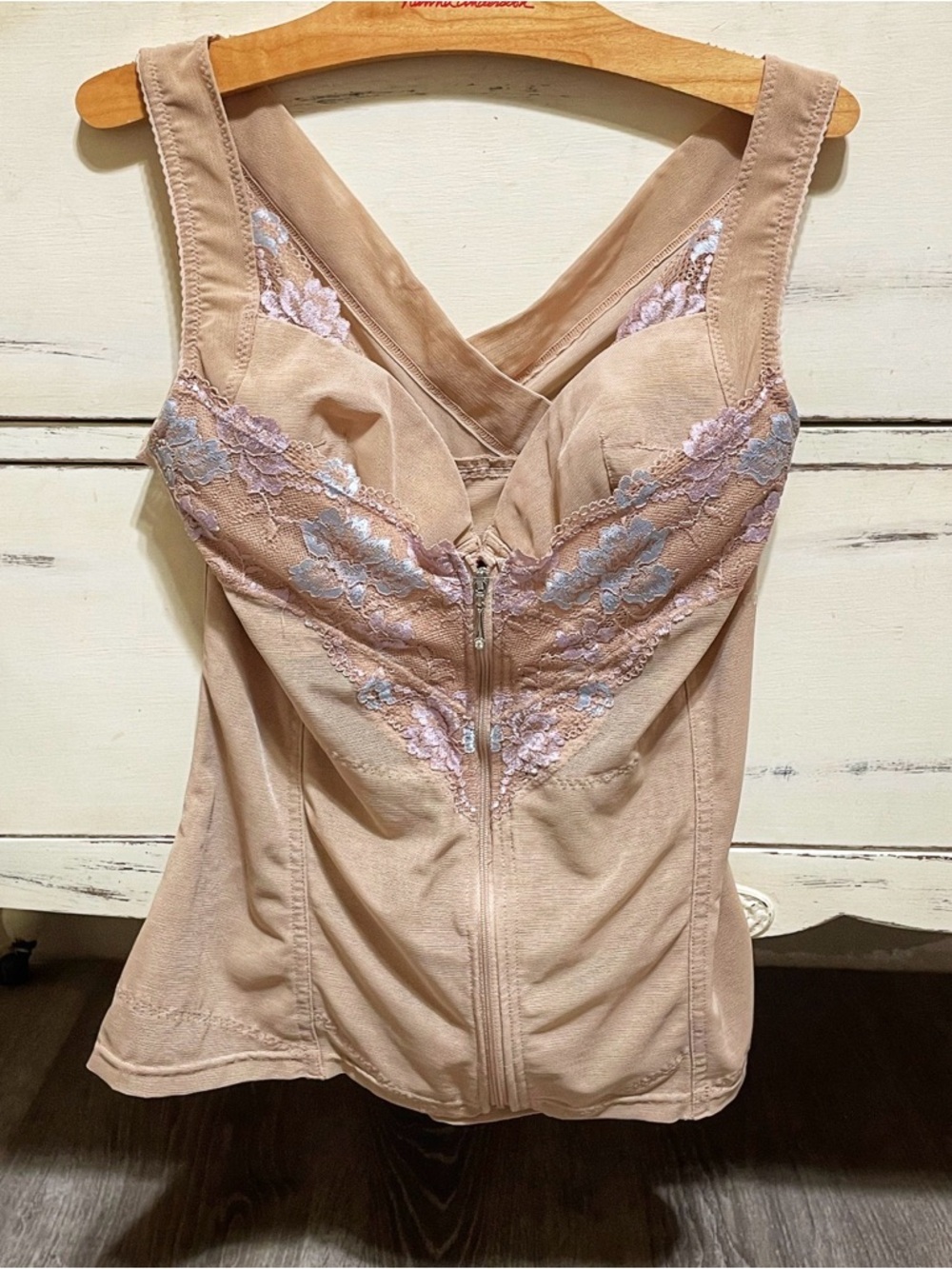Vintage Beige Lace-Trimmed shapewear